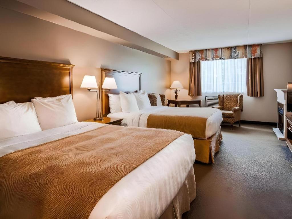 Best Western Plus Orillia Hotel Exterior photo